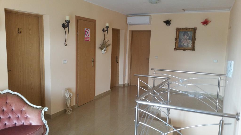 Family Pension Arad Exterior photo